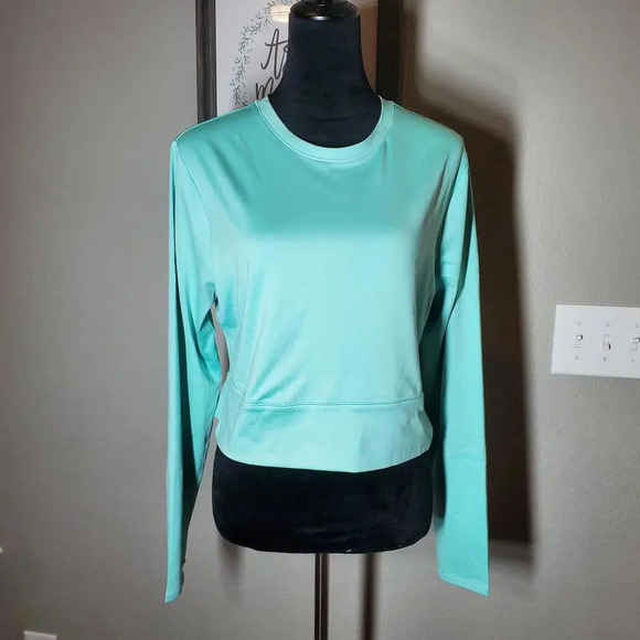 NWT Tek Gear Women's Ruffle Cutout Crop Tee Size XL Shy Green - Picture 2 of 15